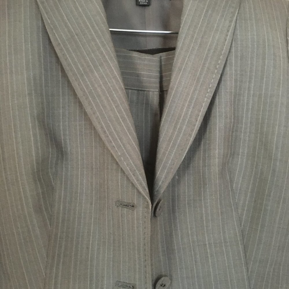 Anne Klein two piece Suit